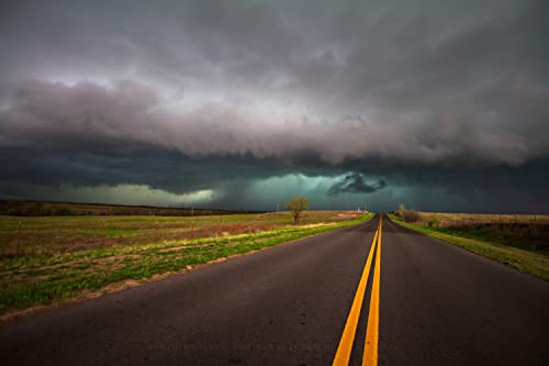 Снимка на буря, Принт (без рамка), Изображение на магистрала, водеща в гръмотевична буря на пролетта вечер в Оклахома, Времето,