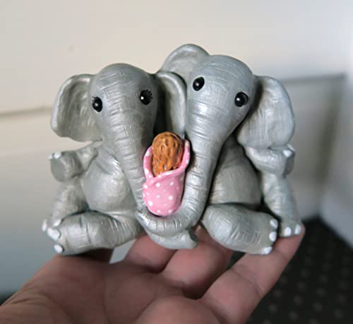 Двойка Слонове с Колекционерски Фигура Ръчно изработени Little Peanut Бебе или Украса за Торта (светло розово покривало за легло)
